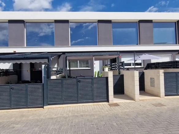 Half-vrijstaande woning te koop in Elche, Alicante, Spanje