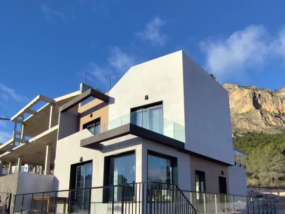 Half-vrijstaande woning te koop in Polop, Alicante, Spanje