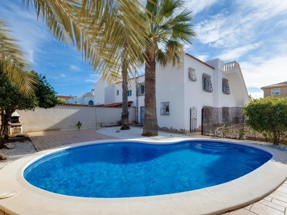 Half-vrijstaande woning te koop in Torrevieja, Alicante, Spanje