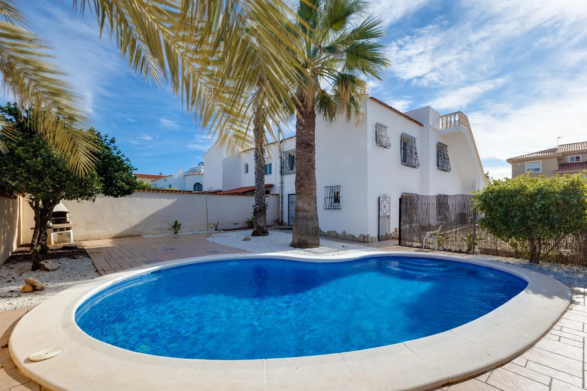 Half-vrijstaande woning te koop in Torrevieja, Alicante, Spanje