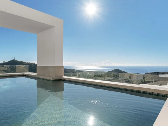 Penthouse te koop in Ojen, Malaga, Spanje