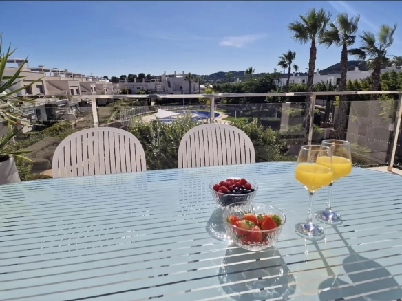 Penthouse te koop in Vista Bella Golf Resort, Alicante, Spanje