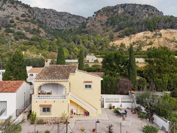 Villa te koop in Adsubia, Alicante, Spanje