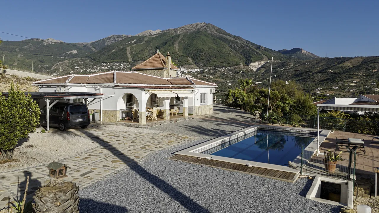 Villa te koop in Alcaucín, Malaga, Spanje Villa te koop in Alcaucín, Malaga, Spanje