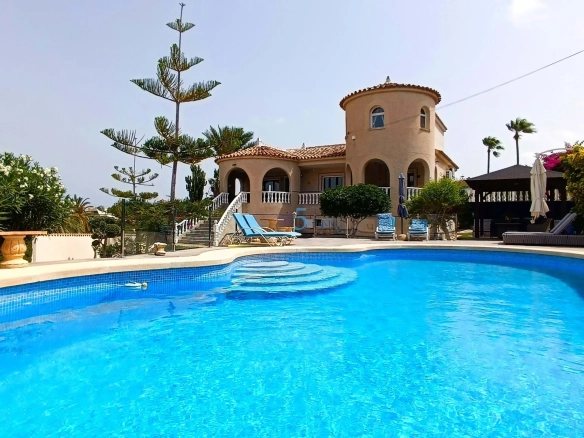 Villa te koop in Almoradi, Alicante, Spanje