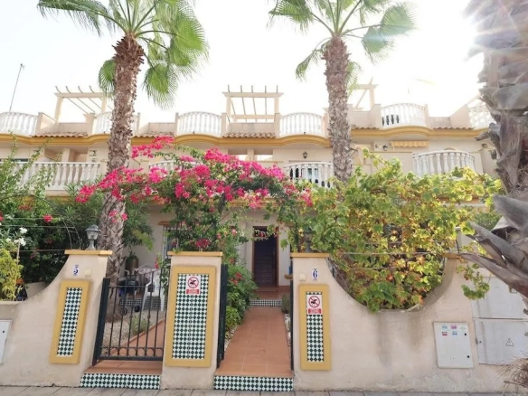 Villa te koop in Cabo Roig, Alicante, Spanje