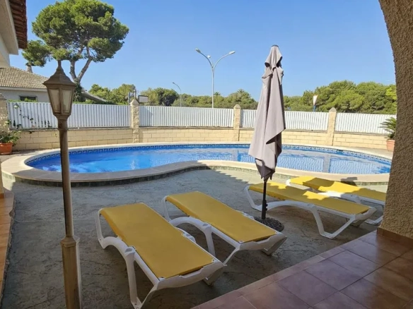 Villa te koop in Campoamor, Alicante, Spanje