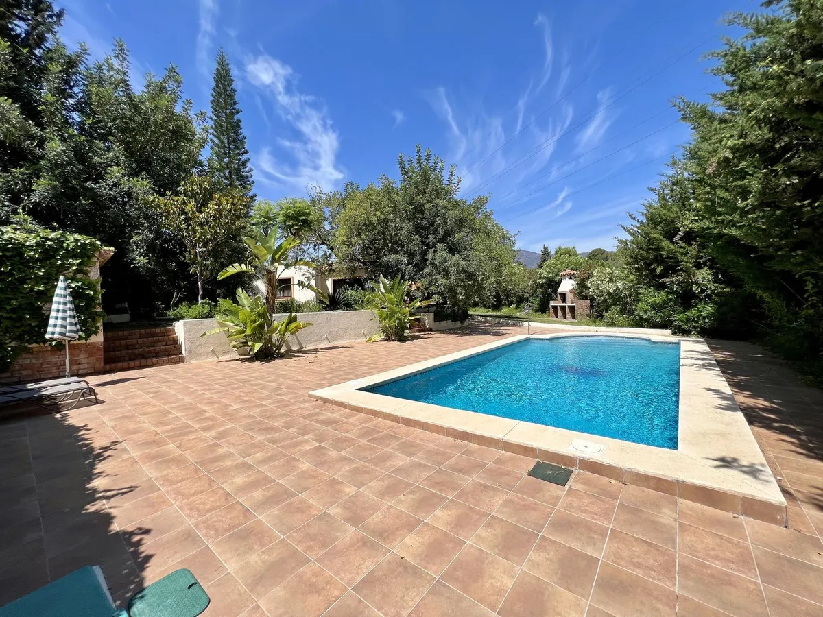 Villa te koop in Estepona, Malaga, Spanje