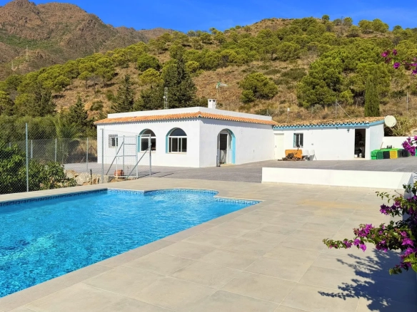 Villa te koop in Estepona, Malaga, Spanje