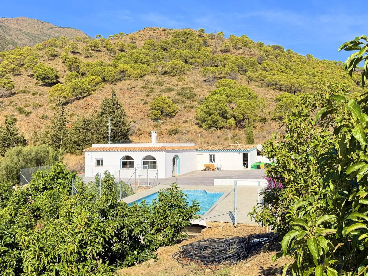 Villa te koop in Estepona, Malaga, Spanje