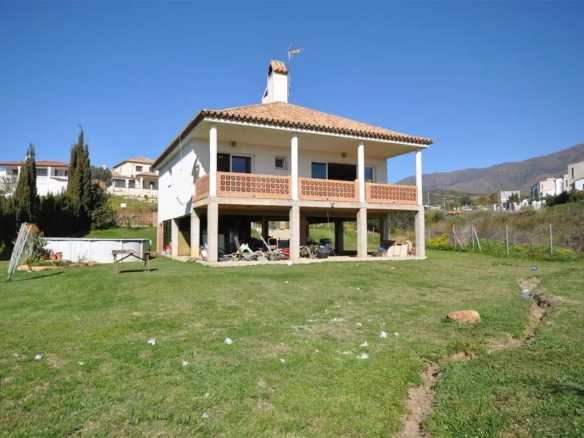 Villa te koop in Estepona, Malaga, Spanje