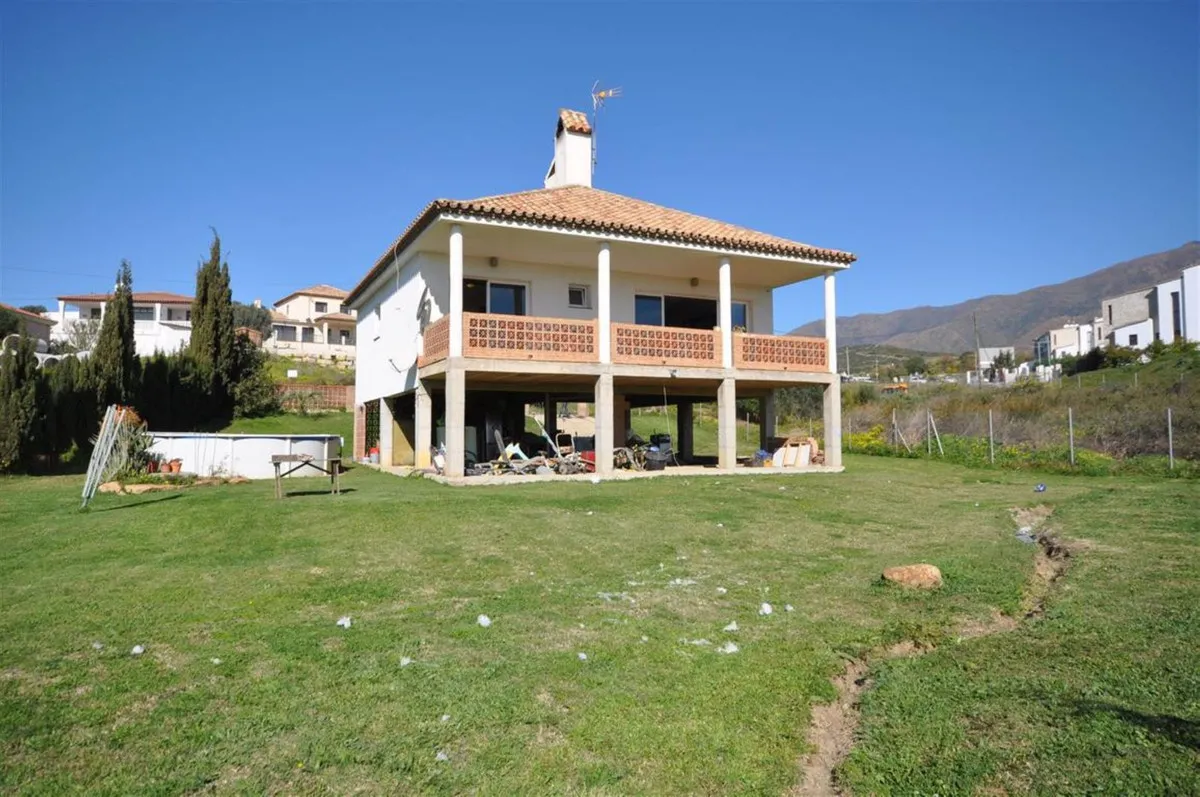 Villa te koop in Estepona, Malaga, Spanje