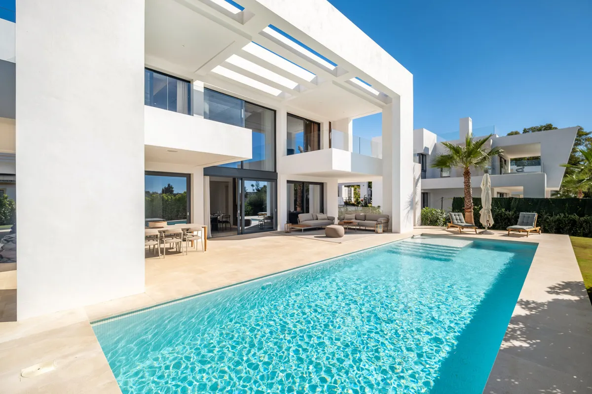 Villa te koop in Estepona, Malaga, Spanje