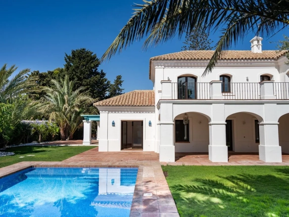 Villa te koop in Guadalmina Baja, Malaga, Spanje