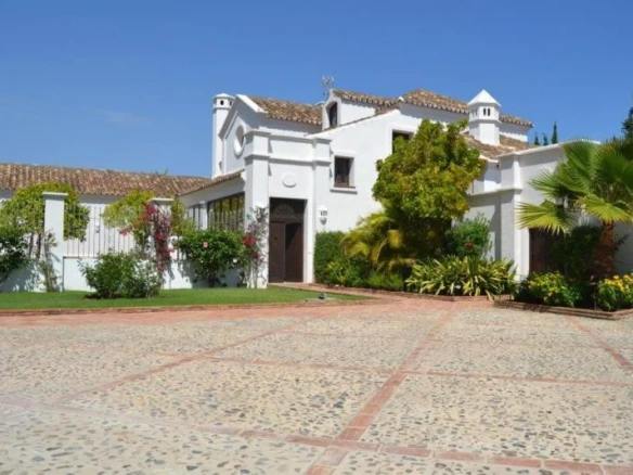Villa te koop in Guadalmina Baja, Malaga, Spanje
