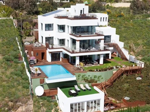 Villa te koop in La Duquesa, Malaga, Spanje