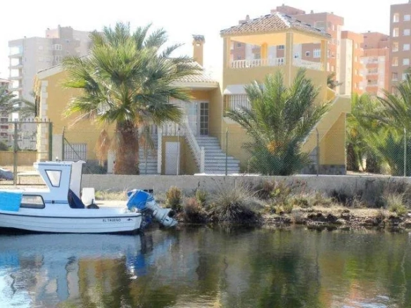 Villa te koop in La Manga del Mar Menor, Murcia, Spanje