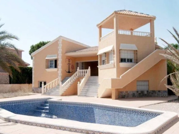 Villa te koop in La Manga del Mar Menor, Murcia, Spanje
