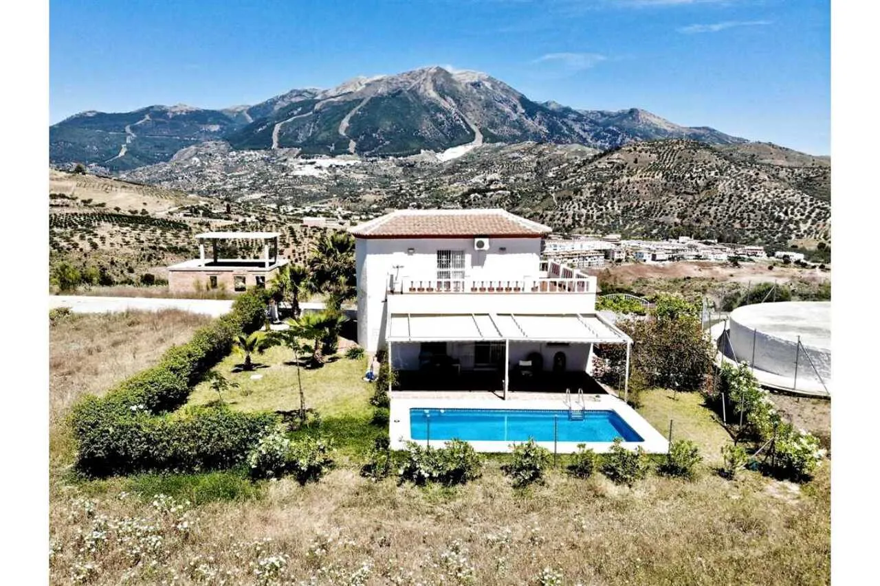 Villa te koop in La Viñuela, Malaga, Spanje Villa te koop in La Viñuela, Malaga, Spanje