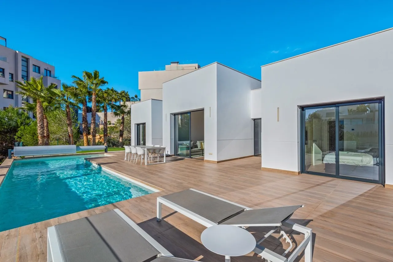 Villa te koop in Las Colinas Golf Resort, Alicante, Spanje