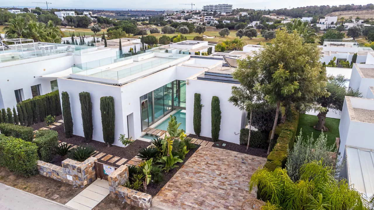 Villa te koop in Las Colinas Golf Resort, Alicante, Spanje