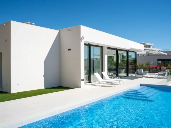 Villa te koop in Las Colinas Golf Resort, Alicante, Spanje