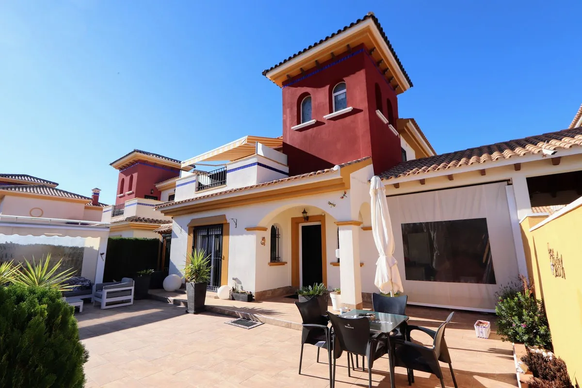 Villa te koop in Lomas de Cabo Roig, Alicante, Spanje