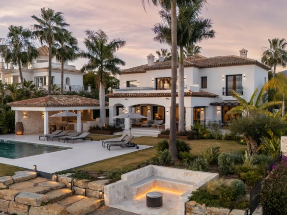 Villa te koop in Los Flamingos, Malaga, Spanje