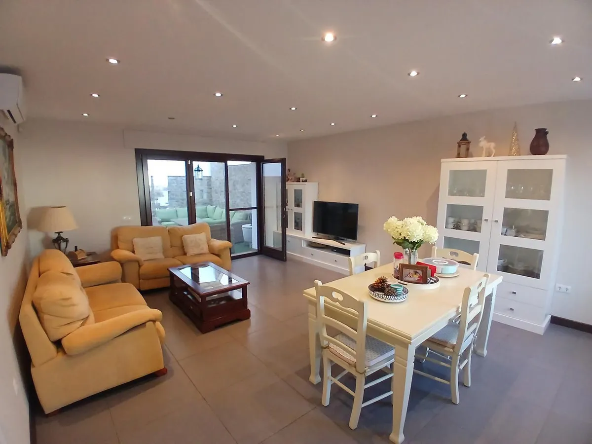 Villa te koop in Los Pacos, Malaga, Spanje Villa te koop in Los Pacos, Malaga, Spanje