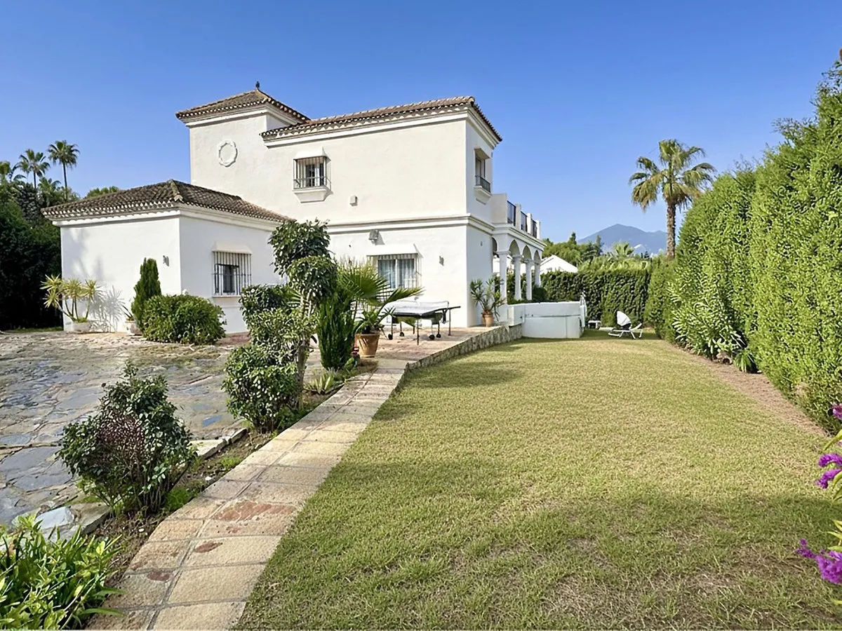 Villa te koop in Nueva Andalucia, Malaga, Spanje