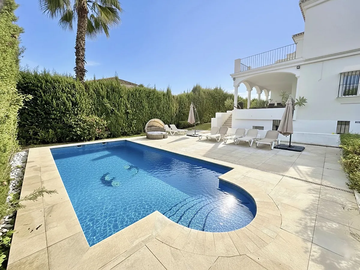 Villa te koop in Nueva Andalucia, Malaga, Spanje