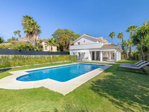 Villa te koop in Nueva Andalucia, Malaga, Spanje