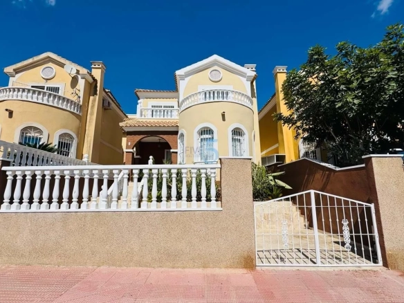 Villa te koop in Orihuela, Alicante, Spanje