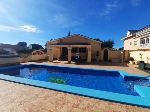 Villa te koop in Pilar de la Horadada, Alicante, Spanje