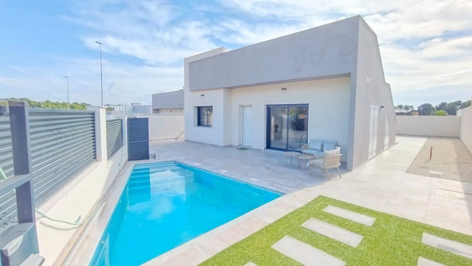Villa te koop in Pilar de la Horadada, Alicante, Spanje Villa te koop in Pilar de la Horadada, Alicante, Spanje
