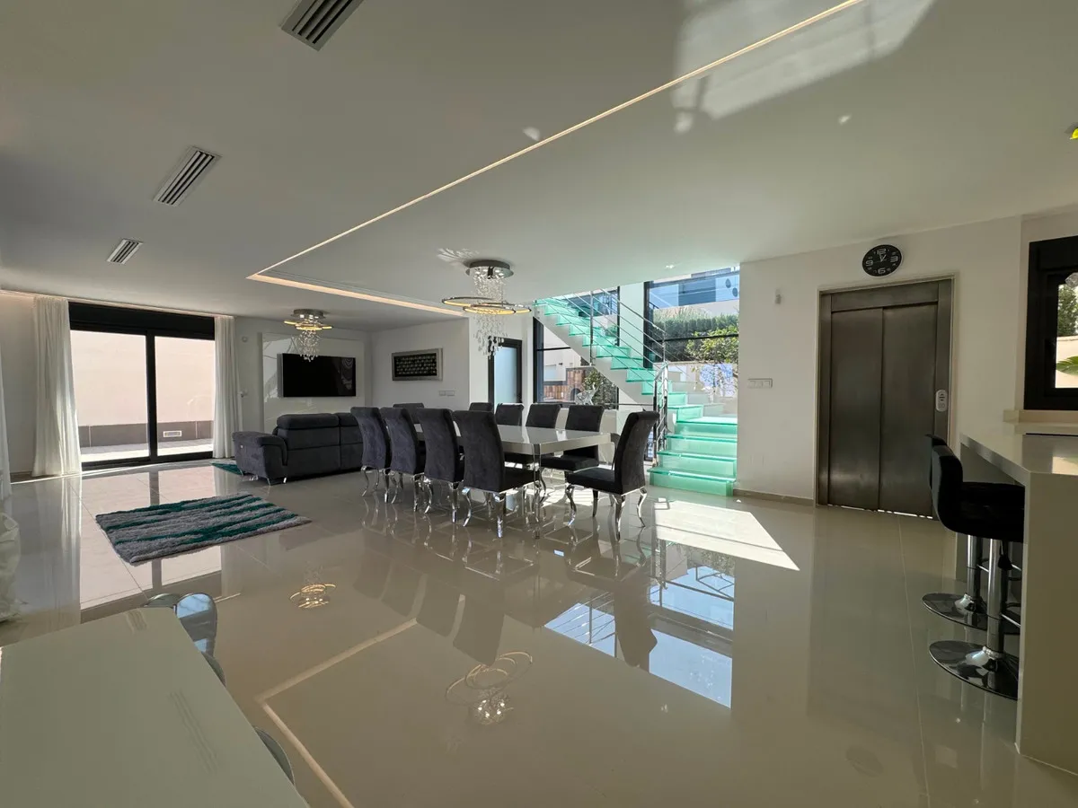 Villa te koop in San Miguel de Salinas, Alicante, Spanje