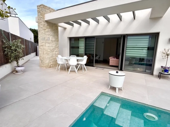 Villa te koop in San Miguel de Salinas, Alicante, Spanje