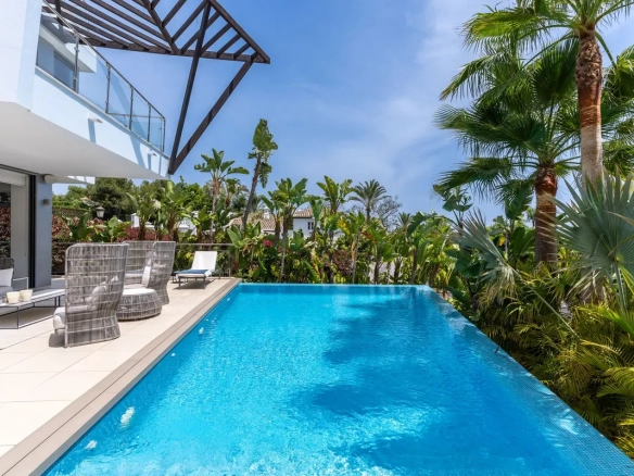 Villa te koop in Sierra Blanca, Malaga, Spanje