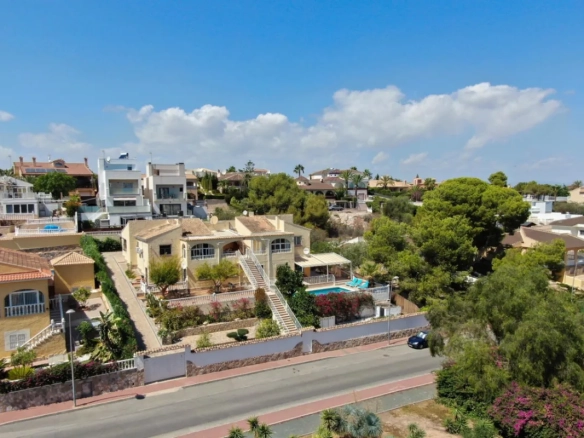 Villa te koop in Torrevieja, Alicante, Spanje