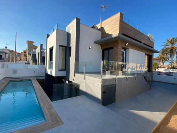 Villa te koop in Torrevieja, Alicante, Spanje