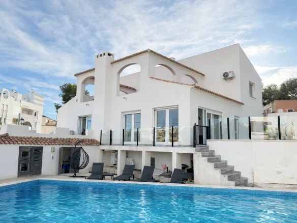 Villa te koop in Villamartin, Alicante, Spanje