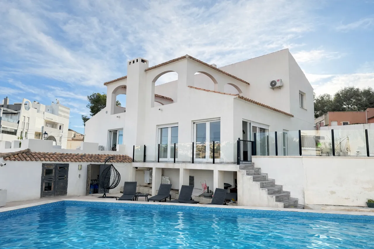 Villa te koop in Villamartin, Alicante, Spanje