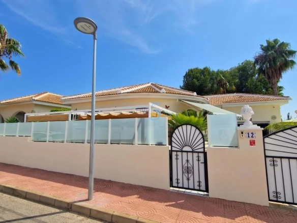 Vrijstaande woning te koop in Benijofar, Alicante, Spanje