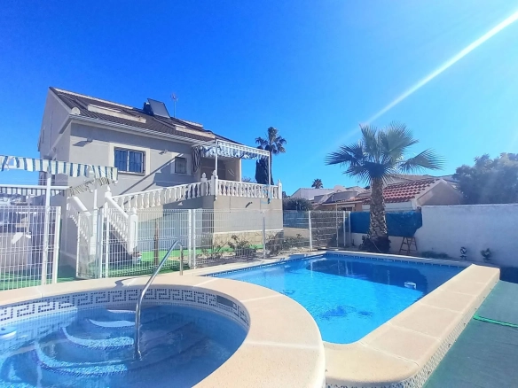 Vrijstaande woning te koop in Torrevieja, Alicante, Spanje