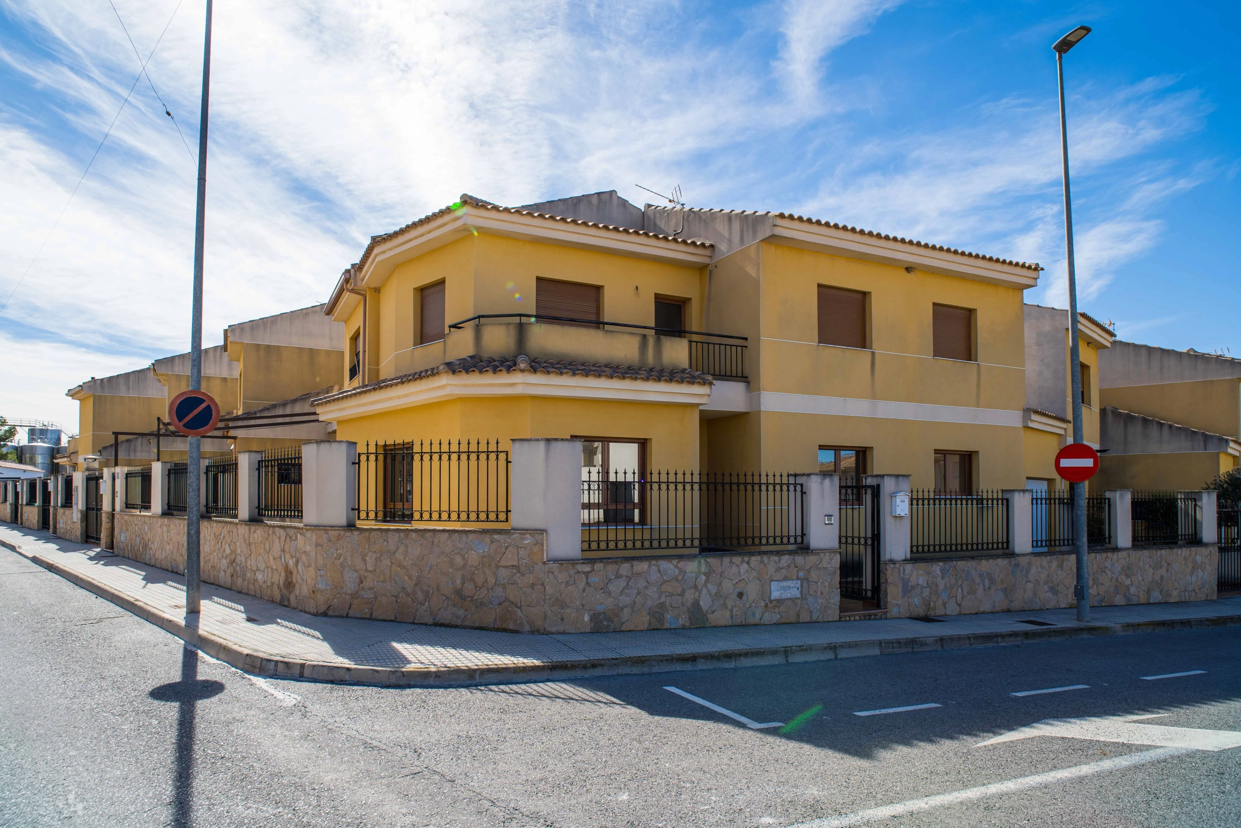 Geschakelde woning (Townhouse) te koop in Pinoso, Alicante, Spanje